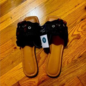 Stylish Black Sandals with Tortoise clip